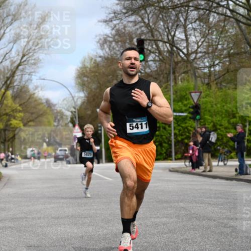 12.04.2026 - 45. Internationalen Wilhelmsburger Insellauf J. Mangold http://msf.ph/oto/9508052 12.04.2026 12:50:52 Ziel 5530, 5825, 5411, 4282, 3982, 3925, 5595, 2959, 5860 meine-sportfotos.de