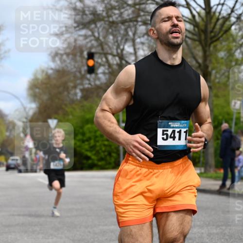 12.04.2026 - 45. Internationalen Wilhelmsburger Insellauf J. Mangold http://msf.ph/oto/9508058 12.04.2026 12:50:52 Ziel 5530, 5825, 5411, 4282, 3982, 3925, 5595, 2959, 5860 meine-sportfotos.de