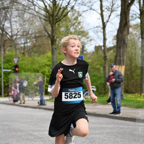 12.04.2026 - 45. Internationalen Wilhelmsburger Insellauf J. Mangold http://msf.ph/oto/9508068 12.04.2026 12:50:54 Ziel 5530, 5825, 5411, 4282, 3982, 3925, 5595, 2959, 5860 meine-sportfotos.de