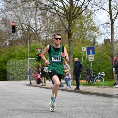 12.04.2026 - 45. Internationalen Wilhelmsburger Insellauf J. Mangold http://msf.ph/oto/9508081 12.04.2026 12:51:07 Ziel 4282, 3982, 3925, 5595, 5595, 2959, 5860, 4110, 5307 meine-sportfotos.de