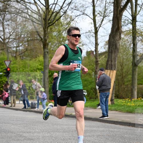 12.04.2026 - 45. Internationalen Wilhelmsburger Insellauf J. Mangold http://msf.ph/oto/9508087 12.04.2026 12:51:08 Ziel 4282, 3982, 3925, 5595, 2959, 5860, 4110, 5307, 5809 meine-sportfotos.de