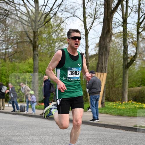 12.04.2026 - 45. Internationalen Wilhelmsburger Insellauf J. Mangold http://msf.ph/oto/9508088 12.04.2026 12:51:08 Ziel 4282, 3982, 3925, 5595, 2959, 5860, 4110, 5307, 5809 meine-sportfotos.de
