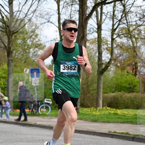 12.04.2026 - 45. Internationalen Wilhelmsburger Insellauf J. Mangold http://msf.ph/oto/9508090 12.04.2026 12:51:08 Ziel 4282, 3982, 3925, 5595, 2959, 5860, 4110, 5307, 5809 meine-sportfotos.de