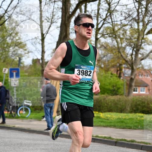 12.04.2026 - 45. Internationalen Wilhelmsburger Insellauf J. Mangold http://msf.ph/oto/9508092 12.04.2026 12:51:08 Ziel 4282, 3982, 3925, 5595, 2959, 5860, 4110, 5307, 5809 meine-sportfotos.de