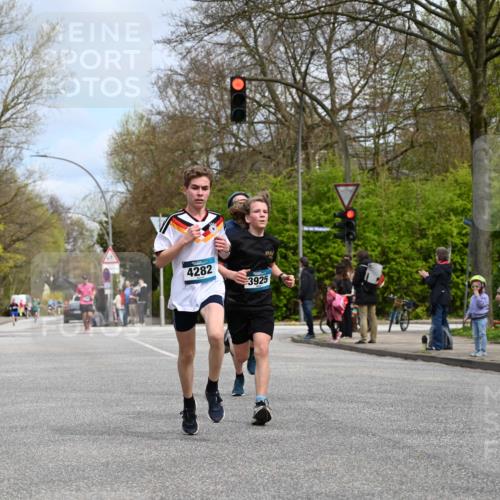 12.04.2026 - 45. Internationalen Wilhelmsburger Insellauf J. Mangold http://msf.ph/oto/9508093 12.04.2026 12:51:13 Ziel 4282, 3982, 3925, 5595, 2959, 2959, 5860, 4110, 5307, 5809, 5326, 2787, 5627 meine-sportfotos.de