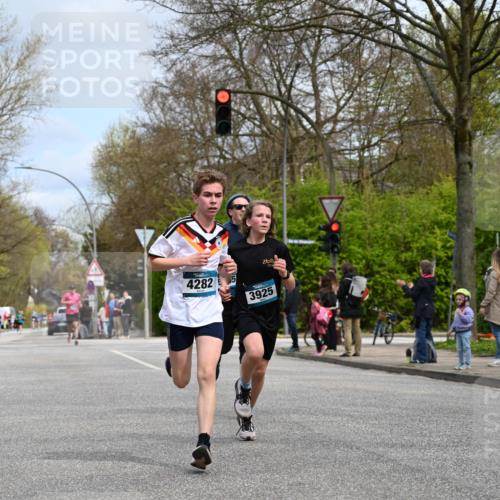 12.04.2026 - 45. Internationalen Wilhelmsburger Insellauf J. Mangold http://msf.ph/oto/9508095 12.04.2026 12:51:13 Ziel 4282, 3982, 3925, 5595, 2959, 2959, 5860, 4110, 5307, 5809, 5326, 2787, 5627 meine-sportfotos.de