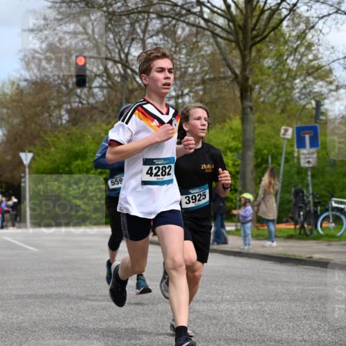 12.04.2026 - 45. Internationalen Wilhelmsburger Insellauf J. Mangold http://msf.ph/oto/9508103 12.04.2026 12:51:14 Ziel 4282, 3982, 3925, 5595, 2959, 5860, 4110, 5307, 5809, 5326, 2787, 5627 meine-sportfotos.de