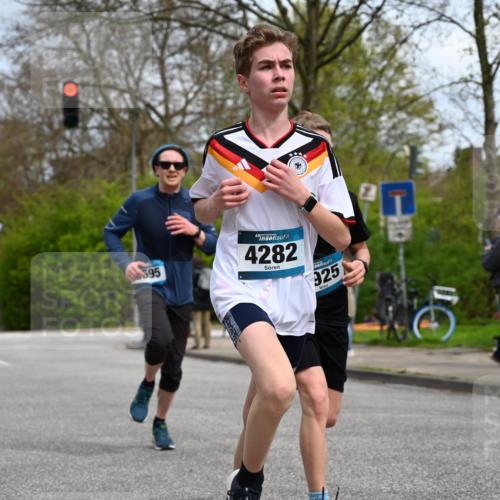 12.04.2026 - 45. Internationalen Wilhelmsburger Insellauf J. Mangold http://msf.ph/oto/9508106 12.04.2026 12:51:14 Ziel 4282, 3982, 3925, 5595, 2959, 5860, 4110, 5307, 5809, 5326, 2787, 5627 meine-sportfotos.de