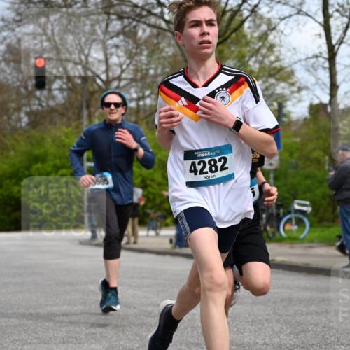12.04.2026 - 45. Internationalen Wilhelmsburger Insellauf J. Mangold http://msf.ph/oto/9508107 12.04.2026 12:51:14 Ziel 4282, 3982, 3925, 5595, 2959, 5860, 4110, 5307, 5809, 5326, 2787, 5627 meine-sportfotos.de