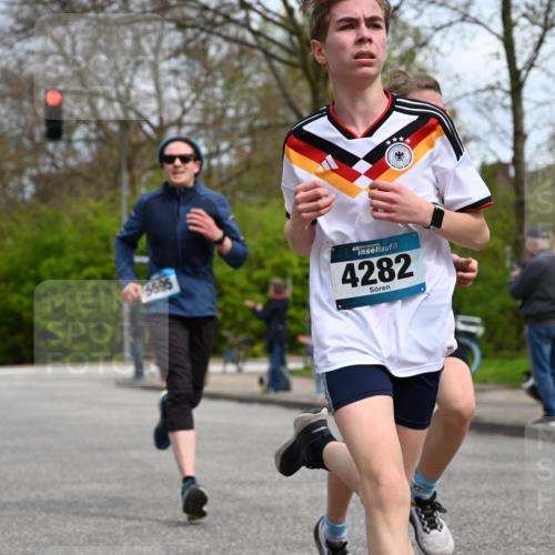 12.04.2026 - 45. Internationalen Wilhelmsburger Insellauf J. Mangold http://msf.ph/oto/9508108 12.04.2026 12:51:14 Ziel 4282, 3982, 3925, 5595, 2959, 5860, 4110, 5307, 5809, 5326, 2787, 5627 meine-sportfotos.de