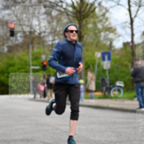 12.04.2026 - 45. Internationalen Wilhelmsburger Insellauf J. Mangold http://msf.ph/oto/9508113 12.04.2026 12:51:15 Ziel 4282, 3982, 3925, 5595, 2959, 5860, 5860, 4110, 5307, 5809, 5326, 2787, 5627, 5493, 4560 meine-sportfotos.de