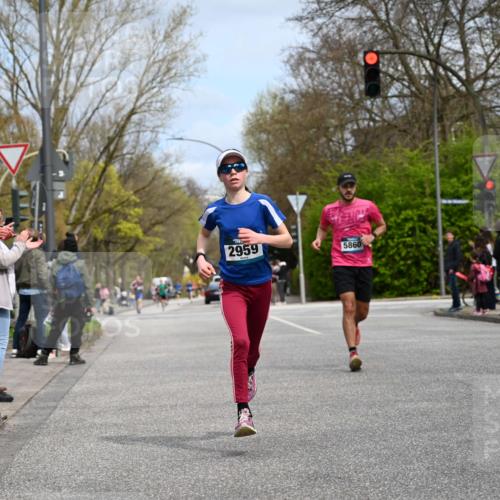 12.04.2026 - 45. Internationalen Wilhelmsburger Insellauf J. Mangold http://msf.ph/oto/9508122 12.04.2026 12:51:21 Ziel 4282, 3982, 3925, 5595, 2959, 5860, 4110, 5307, 4110, 5307, 5809, 5326, 5326, 2787, 5627, 5493, 4560, 2779 meine-sportfotos.de