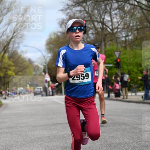 12.04.2026 - 45. Internationalen Wilhelmsburger Insellauf J. Mangold http://msf.ph/oto/9508133 12.04.2026 12:51:22 Ziel 4282, 3982, 3925, 5595, 2959, 5860, 4110, 5307, 5809, 5326, 2787, 5627, 5493, 4560, 2779, 3903 meine-sportfotos.de