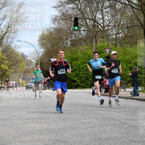 12.04.2026 - 45. Internationalen Wilhelmsburger Insellauf J. Mangold http://msf.ph/oto/9508136 12.04.2026 12:51:36 Ziel 2959, 5860, 4110, 5307, 5809, 5326, 2787, 5627, 5627, 5493, 4560, 2779, 3903, 5479, 5797, 4529, 5758, 2033 meine-sportfotos.de