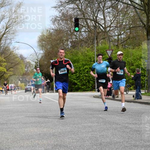 12.04.2026 - 45. Internationalen Wilhelmsburger Insellauf J. Mangold http://msf.ph/oto/9508137 12.04.2026 12:51:36 Ziel 2959, 5860, 4110, 5307, 5809, 5326, 2787, 5627, 5627, 5493, 4560, 2779, 3903, 5479, 5797, 4529, 5758, 2033 meine-sportfotos.de
