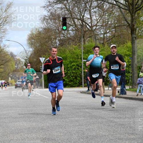 12.04.2026 - 45. Internationalen Wilhelmsburger Insellauf J. Mangold http://msf.ph/oto/9508140 12.04.2026 12:51:37 Ziel 2959, 5860, 4110, 5307, 5809, 5326, 2787, 5627, 5493, 4560, 2779, 3903, 5479, 5797, 5797, 4529, 5758, 2033 meine-sportfotos.de