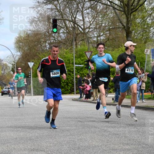 12.04.2026 - 45. Internationalen Wilhelmsburger Insellauf J. Mangold http://msf.ph/oto/9508144 12.04.2026 12:51:37 Ziel 2959, 5860, 4110, 5307, 5809, 5326, 2787, 5627, 5493, 4560, 2779, 3903, 5479, 5797, 5797, 4529, 5758, 2033 meine-sportfotos.de