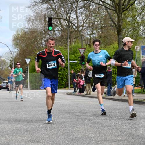12.04.2026 - 45. Internationalen Wilhelmsburger Insellauf J. Mangold http://msf.ph/oto/9508145 12.04.2026 12:51:37 Ziel 2959, 5860, 4110, 5307, 5809, 5326, 2787, 5627, 5493, 4560, 2779, 3903, 5479, 5797, 5797, 4529, 5758, 2033 meine-sportfotos.de