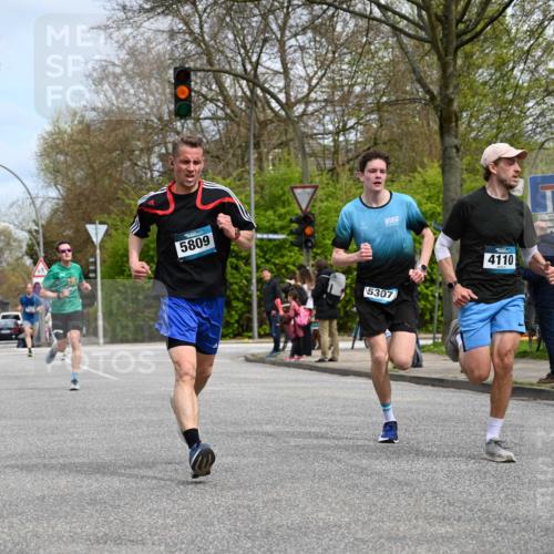 12.04.2026 - 45. Internationalen Wilhelmsburger Insellauf J. Mangold http://msf.ph/oto/9508146 12.04.2026 12:51:37 Ziel 2959, 5860, 4110, 5307, 5809, 5326, 2787, 5627, 5493, 4560, 2779, 3903, 5479, 5797, 5797, 4529, 5758, 2033 meine-sportfotos.de