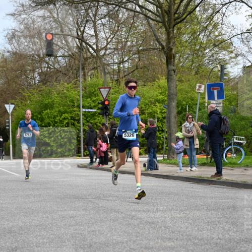 12.04.2026 - 45. Internationalen Wilhelmsburger Insellauf J. Mangold http://msf.ph/oto/9508155 12.04.2026 12:51:42 Ziel 4110, 5307, 5809, 5326, 2787, 5627, 5493, 4560, 2779, 3903, 5479, 5797, 4529, 5758, 2033, 4571 meine-sportfotos.de