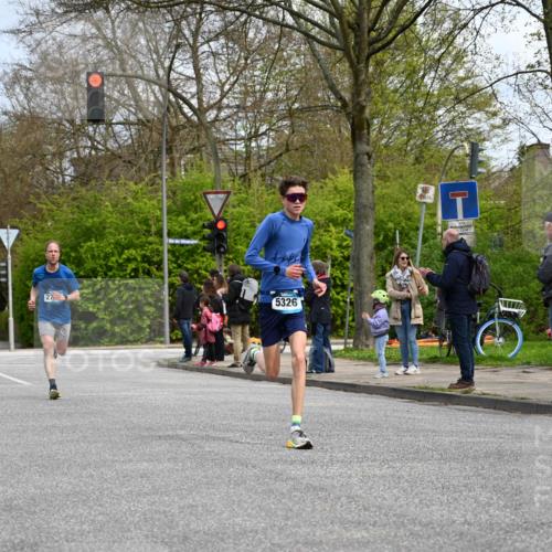 12.04.2026 - 45. Internationalen Wilhelmsburger Insellauf J. Mangold http://msf.ph/oto/9508156 12.04.2026 12:51:42 Ziel 4110, 5307, 5809, 5326, 2787, 5627, 5493, 4560, 2779, 3903, 5479, 5797, 4529, 5758, 2033, 4571 meine-sportfotos.de