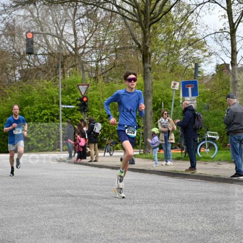 12.04.2026 - 45. Internationalen Wilhelmsburger Insellauf J. Mangold http://msf.ph/oto/9508158 12.04.2026 12:51:42 Ziel 4110, 5307, 5809, 5326, 2787, 5627, 5493, 4560, 2779, 3903, 5479, 5797, 4529, 5758, 2033, 4571 meine-sportfotos.de