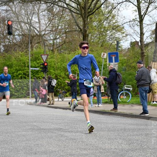 12.04.2026 - 45. Internationalen Wilhelmsburger Insellauf J. Mangold http://msf.ph/oto/9508160 12.04.2026 12:51:42 Ziel 4110, 5307, 5809, 5326, 2787, 5627, 5493, 4560, 2779, 3903, 5479, 5797, 4529, 5758, 2033, 4571 meine-sportfotos.de
