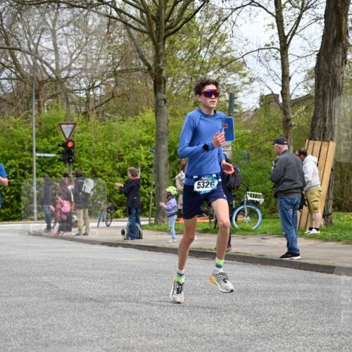 12.04.2026 - 45. Internationalen Wilhelmsburger Insellauf J. Mangold http://msf.ph/oto/9508163 12.04.2026 12:51:43 Ziel 4110, 5307, 5809, 5326, 2787, 5627, 5493, 4560, 2779, 3903, 5479, 5797, 4529, 5758, 5758, 2033, 4571, 2414 meine-sportfotos.de