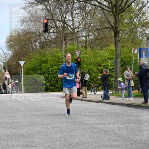 12.04.2026 - 45. Internationalen Wilhelmsburger Insellauf J. Mangold http://msf.ph/oto/9508164 12.04.2026 12:51:43 Ziel 4110, 5307, 5809, 5326, 2787, 5627, 5493, 4560, 2779, 3903, 5479, 5797, 4529, 5758, 5758, 2033, 4571, 2414 meine-sportfotos.de