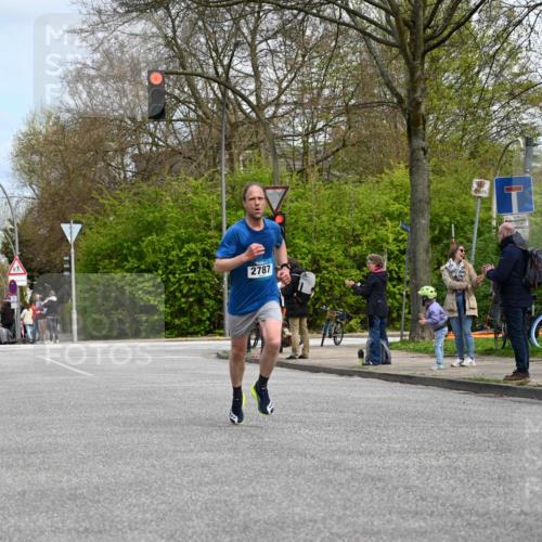 12.04.2026 - 45. Internationalen Wilhelmsburger Insellauf J. Mangold http://msf.ph/oto/9508165 12.04.2026 12:51:44 Ziel 4110, 5307, 5809, 5326, 2787, 5627, 5493, 4560, 2779, 3903, 5479, 5797, 4529, 5758, 2033, 4571, 2414 meine-sportfotos.de