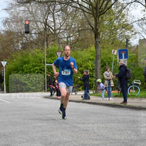 12.04.2026 - 45. Internationalen Wilhelmsburger Insellauf J. Mangold http://msf.ph/oto/9508169 12.04.2026 12:51:44 Ziel 4110, 5307, 5809, 5326, 2787, 5627, 5493, 4560, 2779, 3903, 5479, 5797, 4529, 5758, 2033, 4571, 2414 meine-sportfotos.de