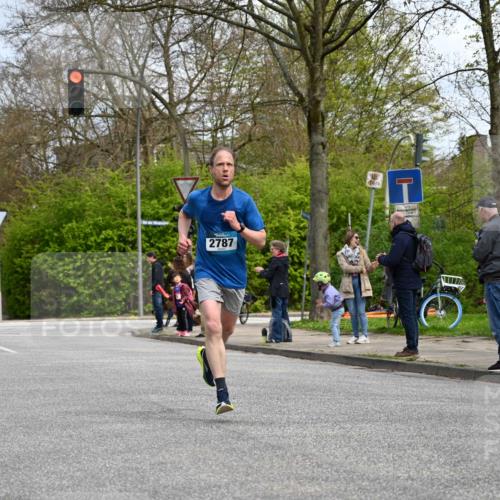 12.04.2026 - 45. Internationalen Wilhelmsburger Insellauf J. Mangold http://msf.ph/oto/9508170 12.04.2026 12:51:44 Ziel 4110, 5307, 5809, 5326, 2787, 5627, 5493, 4560, 2779, 3903, 5479, 5797, 4529, 5758, 2033, 4571, 2414 meine-sportfotos.de