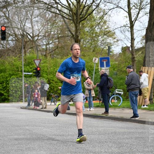 12.04.2026 - 45. Internationalen Wilhelmsburger Insellauf J. Mangold http://msf.ph/oto/9508175 12.04.2026 12:51:44 Ziel 4110, 5307, 5809, 5326, 2787, 5627, 5493, 4560, 2779, 3903, 5479, 5797, 4529, 5758, 2033, 4571, 2414 meine-sportfotos.de