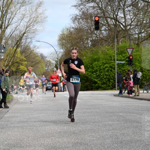12.04.2026 - 45. Internationalen Wilhelmsburger Insellauf J. Mangold http://msf.ph/oto/9508178 12.04.2026 12:51:47 Ziel 5809, 5326, 2787, 5627, 5493, 4560, 2779, 3903, 5479, 5479, 5797, 4529, 5758, 2033, 4571, 2414 meine-sportfotos.de