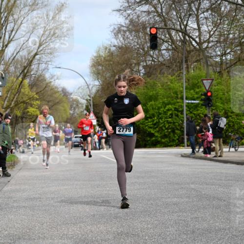 12.04.2026 - 45. Internationalen Wilhelmsburger Insellauf J. Mangold http://msf.ph/oto/9508180 12.04.2026 12:51:48 Ziel 5809, 5326, 2787, 5627, 5493, 4560, 2779, 3903, 5479, 5797, 4529, 5758, 2033, 2033, 4571, 2414 meine-sportfotos.de