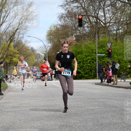 12.04.2026 - 45. Internationalen Wilhelmsburger Insellauf J. Mangold http://msf.ph/oto/9508181 12.04.2026 12:51:48 Ziel 5809, 5326, 2787, 5627, 5493, 4560, 2779, 3903, 5479, 5797, 4529, 5758, 2033, 2033, 4571, 2414 meine-sportfotos.de