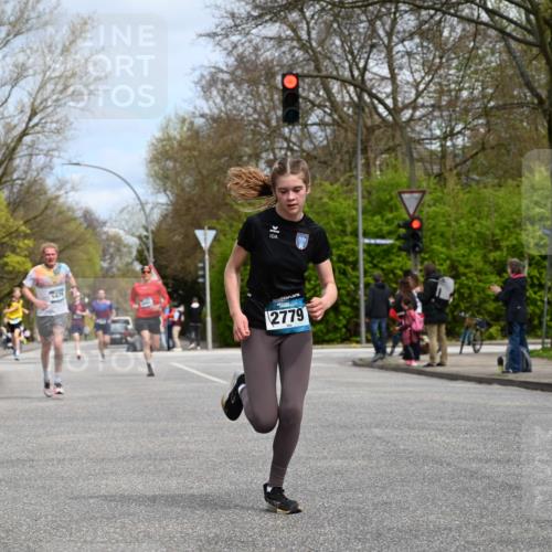 12.04.2026 - 45. Internationalen Wilhelmsburger Insellauf J. Mangold http://msf.ph/oto/9508185 12.04.2026 12:51:48 Ziel 5809, 5326, 2787, 5627, 5493, 4560, 2779, 3903, 5479, 5797, 4529, 5758, 2033, 2033, 4571, 2414 meine-sportfotos.de