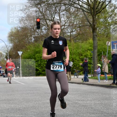 12.04.2026 - 45. Internationalen Wilhelmsburger Insellauf J. Mangold http://msf.ph/oto/9508190 12.04.2026 12:51:48 Ziel 5809, 5326, 2787, 5627, 5493, 4560, 2779, 3903, 5479, 5797, 4529, 5758, 2033, 2033, 4571, 2414 meine-sportfotos.de