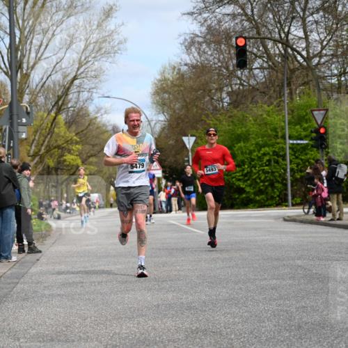 12.04.2026 - 45. Internationalen Wilhelmsburger Insellauf J. Mangold http://msf.ph/oto/9508199 12.04.2026 12:51:50 Ziel 5809, 5326, 2787, 5627, 5493, 4560, 2779, 3903, 5479, 5797, 4529, 5758, 2033, 4571, 4571, 2414, 4609 meine-sportfotos.de