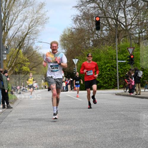 12.04.2026 - 45. Internationalen Wilhelmsburger Insellauf J. Mangold http://msf.ph/oto/9508202 12.04.2026 12:51:51 Ziel 5809, 5326, 2787, 5627, 5493, 4560, 2779, 3903, 5479, 5797, 4529, 5758, 2033, 4571, 2414, 4609 meine-sportfotos.de