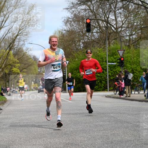 12.04.2026 - 45. Internationalen Wilhelmsburger Insellauf J. Mangold http://msf.ph/oto/9508207 12.04.2026 12:51:51 Ziel 5809, 5326, 2787, 5627, 5493, 4560, 2779, 3903, 5479, 5797, 4529, 5758, 2033, 4571, 2414, 4609 meine-sportfotos.de