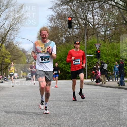 12.04.2026 - 45. Internationalen Wilhelmsburger Insellauf J. Mangold http://msf.ph/oto/9508210 12.04.2026 12:51:51 Ziel 5809, 5326, 2787, 5627, 5493, 4560, 2779, 3903, 5479, 5797, 4529, 5758, 2033, 4571, 2414, 4609 meine-sportfotos.de
