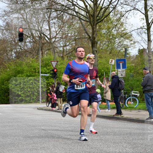 12.04.2026 - 45. Internationalen Wilhelmsburger Insellauf J. Mangold http://msf.ph/oto/9508224 12.04.2026 12:51:56 Ziel 5809, 5326, 2787, 5627, 5493, 4560, 2779, 3903, 5479, 5797, 4529, 5758, 2033, 4571, 2414, 4609, 5779 meine-sportfotos.de
