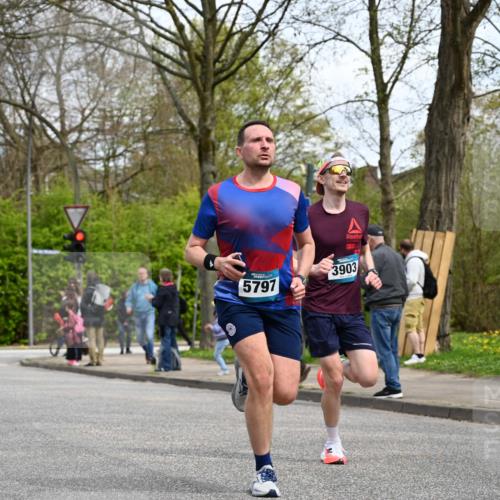 12.04.2026 - 45. Internationalen Wilhelmsburger Insellauf J. Mangold http://msf.ph/oto/9508229 12.04.2026 12:51:56 Ziel 5809, 5326, 2787, 5627, 5493, 4560, 2779, 3903, 5479, 5797, 4529, 5758, 2033, 4571, 2414, 4609, 5779 meine-sportfotos.de