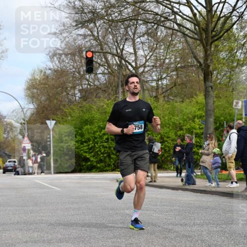 12.04.2026 - 45. Internationalen Wilhelmsburger Insellauf J. Mangold http://msf.ph/oto/9508239 12.04.2026 12:52:04 Ziel 5493, 4560, 2779, 3903, 5479, 5797, 4529, 5758, 2033, 4571, 2414, 4609, 5779, 4346 meine-sportfotos.de