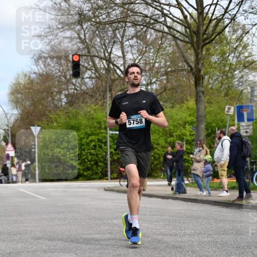 12.04.2026 - 45. Internationalen Wilhelmsburger Insellauf J. Mangold http://msf.ph/oto/9508241 12.04.2026 12:52:05 Ziel 2779, 3903, 5479, 5797, 4529, 5758, 2033, 4571, 2414, 4609, 5779, 4346 meine-sportfotos.de