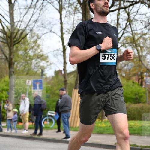 12.04.2026 - 45. Internationalen Wilhelmsburger Insellauf J. Mangold http://msf.ph/oto/9508254 12.04.2026 12:52:06 Ziel 2779, 3903, 5479, 5797, 4529, 5758, 2033, 4571, 2414, 4609, 5779, 4346 meine-sportfotos.de