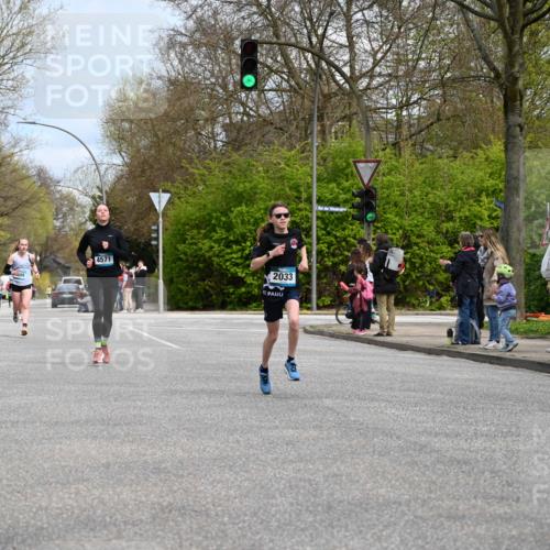 12.04.2026 - 45. Internationalen Wilhelmsburger Insellauf J. Mangold http://msf.ph/oto/9508255 12.04.2026 12:52:12 Ziel 5479, 5797, 4529, 5758, 2033, 4571, 2414, 4609, 5779, 4346, 4346 meine-sportfotos.de