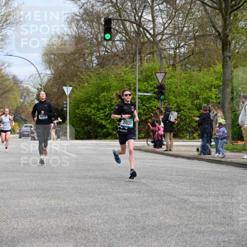 12.04.2026 - 45. Internationalen Wilhelmsburger Insellauf J. Mangold http://msf.ph/oto/9508256 12.04.2026 12:52:12 Ziel 5479, 5797, 4529, 5758, 2033, 4571, 2414, 4609, 5779, 4346, 4346 meine-sportfotos.de