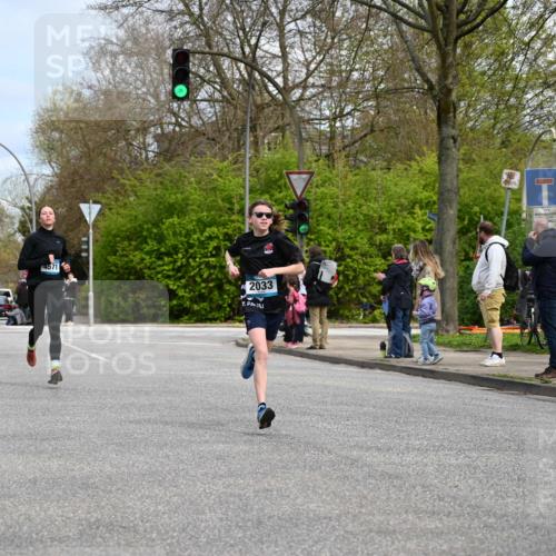 12.04.2026 - 45. Internationalen Wilhelmsburger Insellauf J. Mangold http://msf.ph/oto/9508260 12.04.2026 12:52:13 Ziel 5797, 4529, 5758, 2033, 4571, 2414, 4609, 4609, 5779, 4346 meine-sportfotos.de
